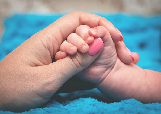 👶 Yeni Anneler İçin Bebeğinizle İlk Haftalar: Nelere Dikkat Etmelisiniz?